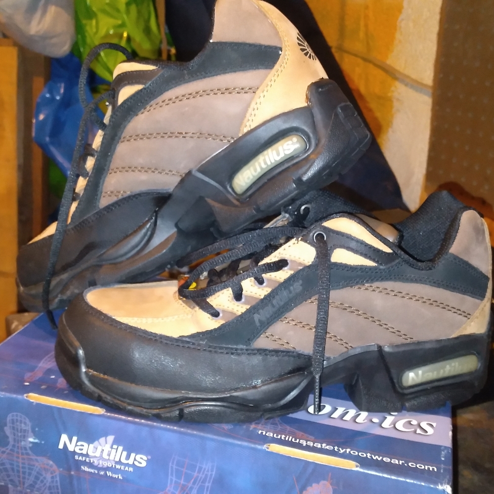 Nautilus Men's Black and Tan Safety Shoes